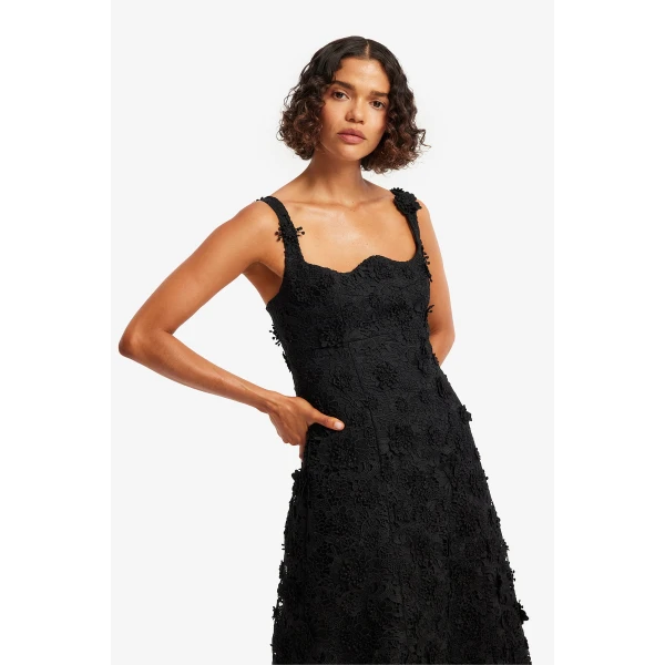 Structured crinoline hem