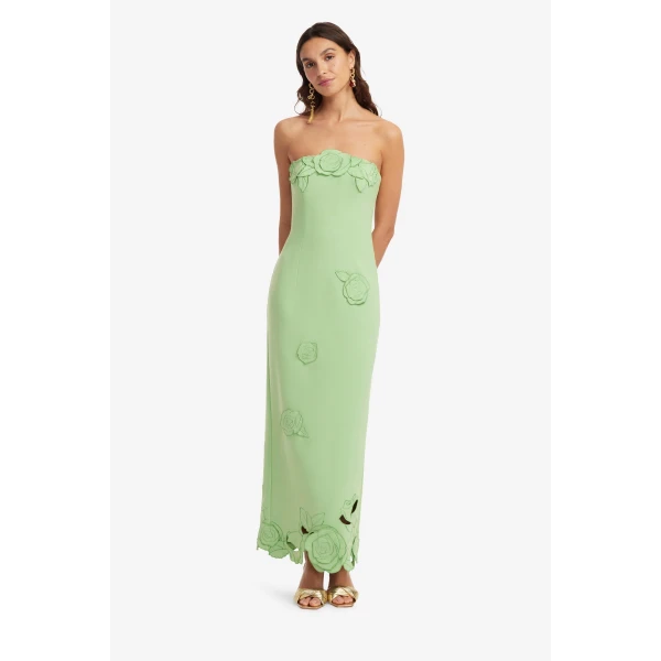 Strapless neckline