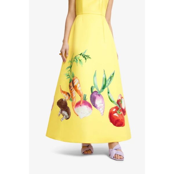 Reverse sweetheart neckline