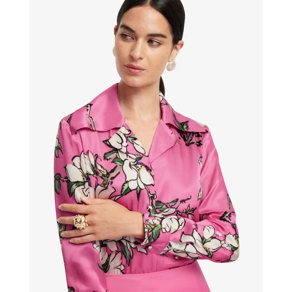 Collared neckline