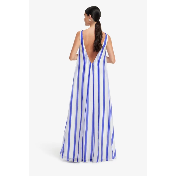 Back zip closure