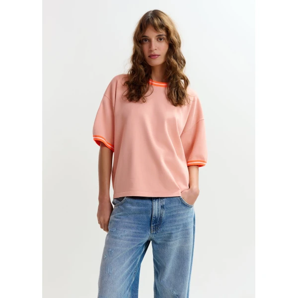 Essentiel Antwerp Light pink slightly cropped knit T-shirt with orange contrasting trim, view 2