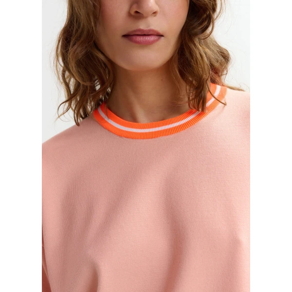 Essentiel Antwerp Light pink slightly cropped knit T-shirt with orange contrasting trim, view 3