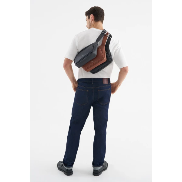 Larsen Sling Bag - Image 4