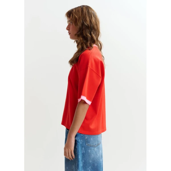 Essentiel Antwerp Red slightly cropped knit T-shirt with pink contrasting trim, view 3