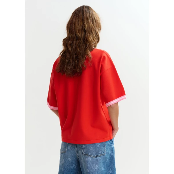 Essentiel Antwerp Red slightly cropped knit T-shirt with pink contrasting trim, view 4