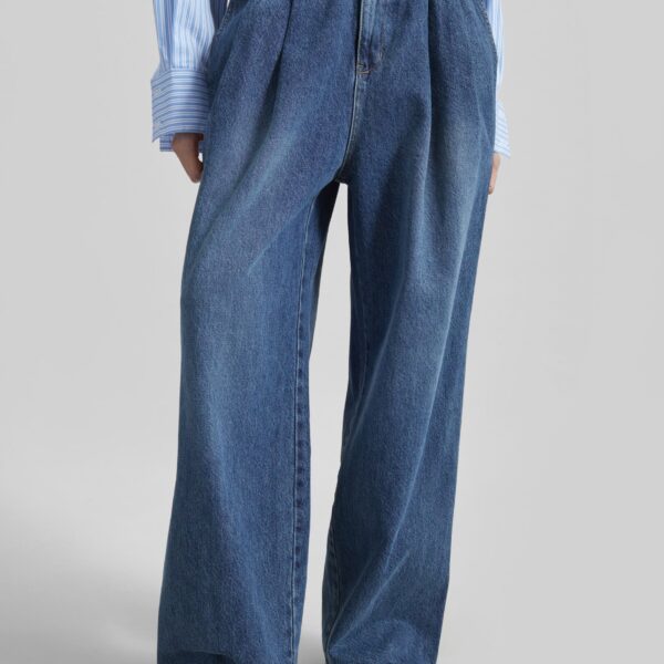 The Frankie Shop Buxton Pleated Wide Jeans - Medium Wash - Oversized Minimalist Pants in Blue - Shop at Coveti