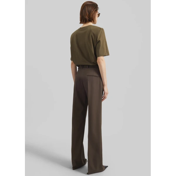 The Frankie Shop Carrington Padded Shoulder Tee – Olive Top, view 7