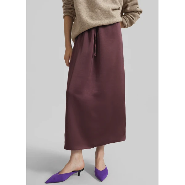 The Frankie Shop Loray Satin Midi Skirt – Burgundy, view 4