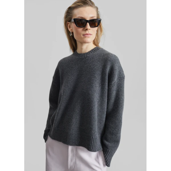 The Frankie Shop Loulou De Saison Pia Oversized Cashmere Sweater – Anthracite Melange, view 4