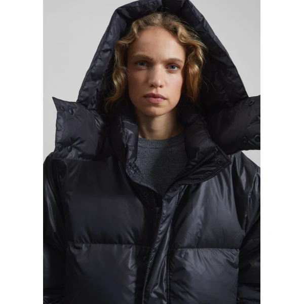 The Frankie Shop Riom Hooded Puffer Jacket – Black, view 4
