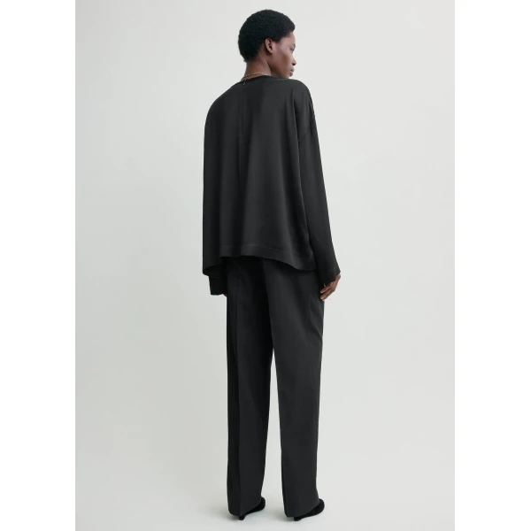 Toteme Tops with minimalist design at Coveti