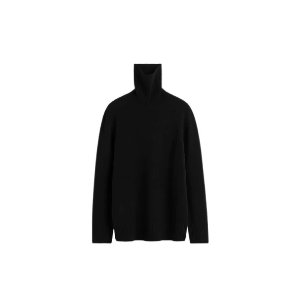 Toteme Knitwear with minimalist design at Coveti