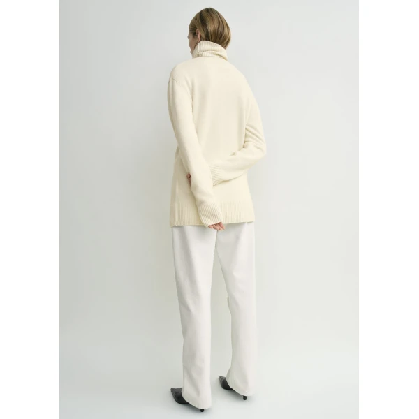 Toteme Knitwear with minimalist design at Coveti