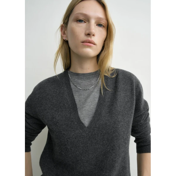 Cashmere v-neck knit charcoal - Image 5
