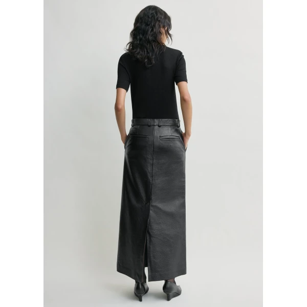 Toteme Tops with minimalist design at Coveti