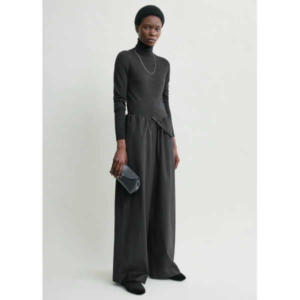 Toteme Pants with minimalist design at Coveti