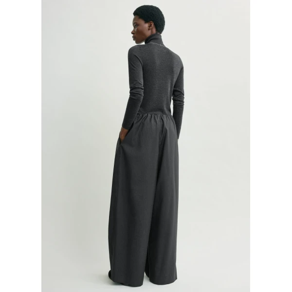 Toteme Pants with minimalist design at Coveti
