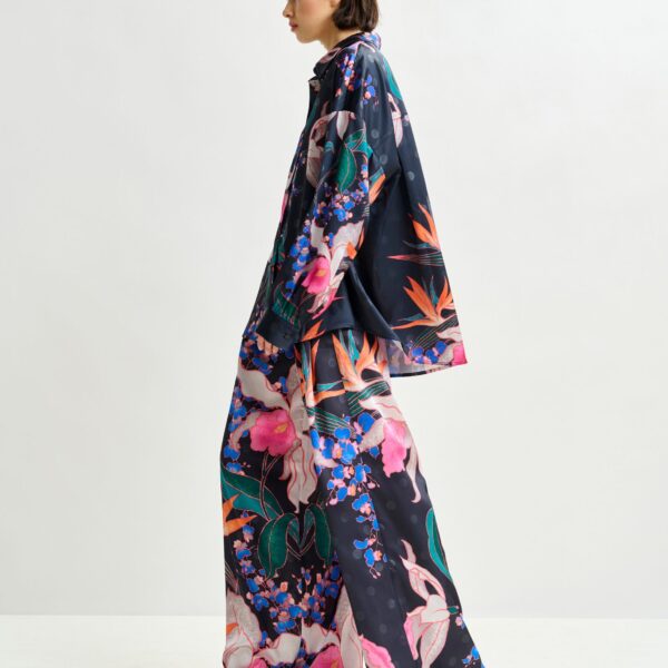 Essentiel Antwerp Black and multicolor oversized shirt with pleated cuffs - Essentiel Antwerp Shirts - Colorful Belgian Design - Shop at Coveti
