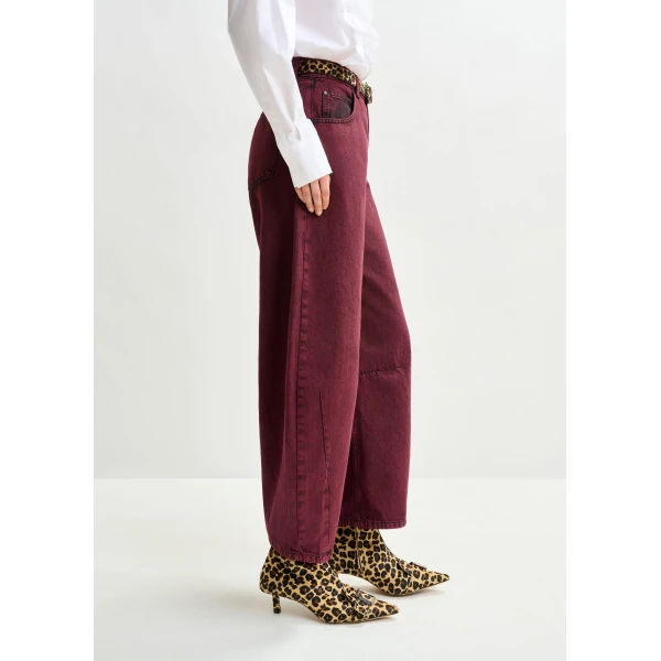 Essentiel Antwerp Burgundy overdyed organic cotton barrel-leg jeans, view 4