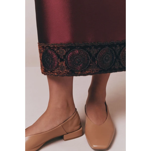 Destree Burgundy midi skirt with embroidered details - Destree - Graphic Parisian Fashion - Shop at Coveti