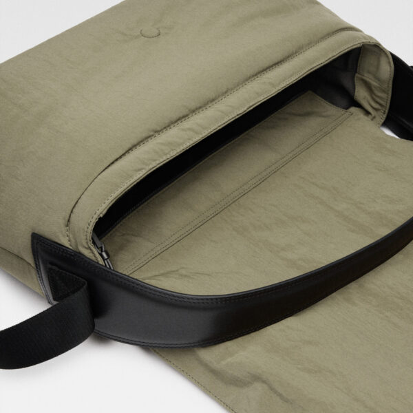 Jacquemus The Bambino messenger bag - Jacquemus Totes & Top-Handle Bags - Le Chiquito Style - Shop at Coveti