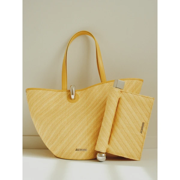 JACQUEMUS The Rond Carré clutch, view 3