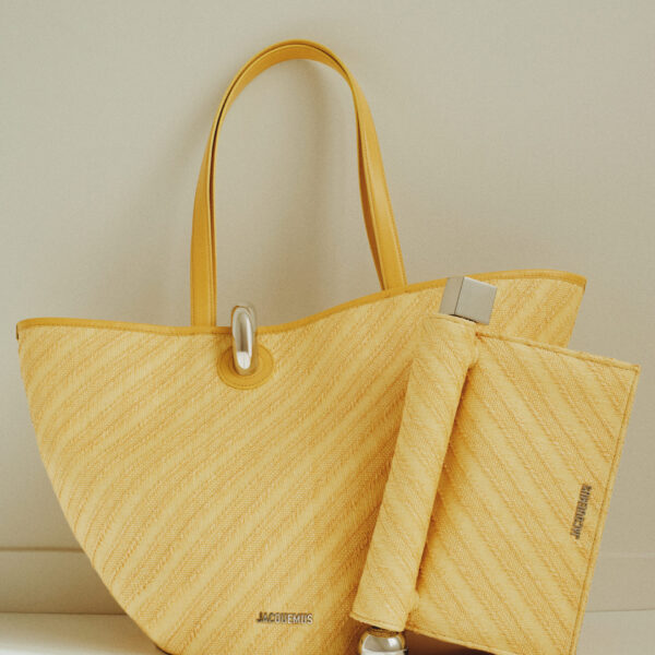 Jacquemus The Rond Carré clutch - Jacquemus Clutch Bags - Le Chiquito Style - Shop at Coveti