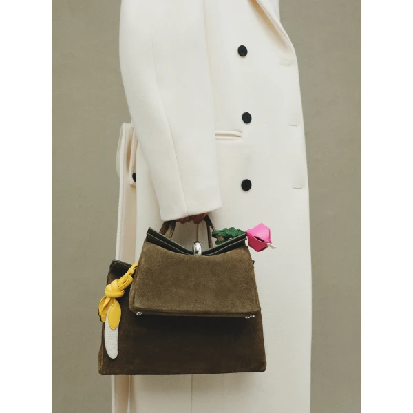 JACQUEMUS The banana, view 3