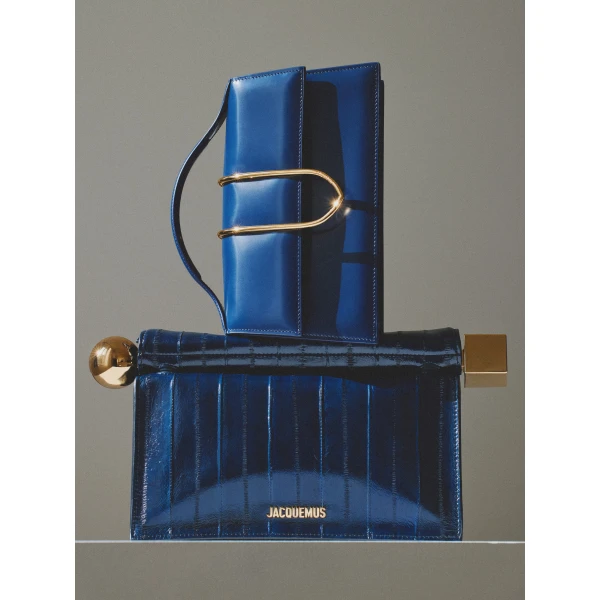JACQUEMUS The large Bambino, view 4