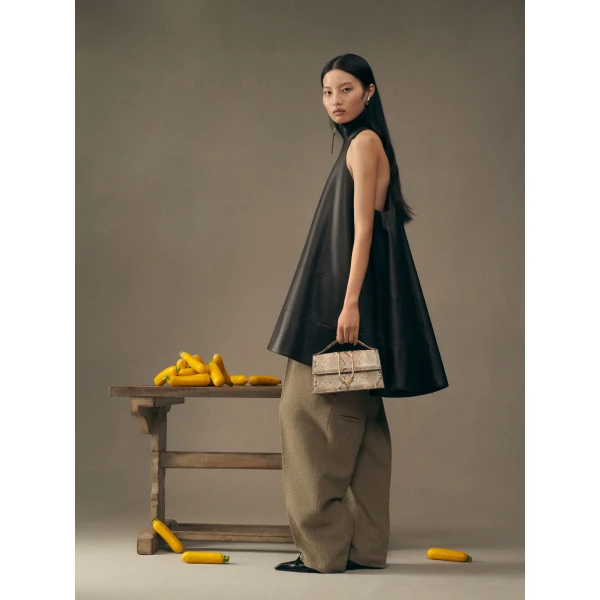JACQUEMUS The large Bambino, view 7