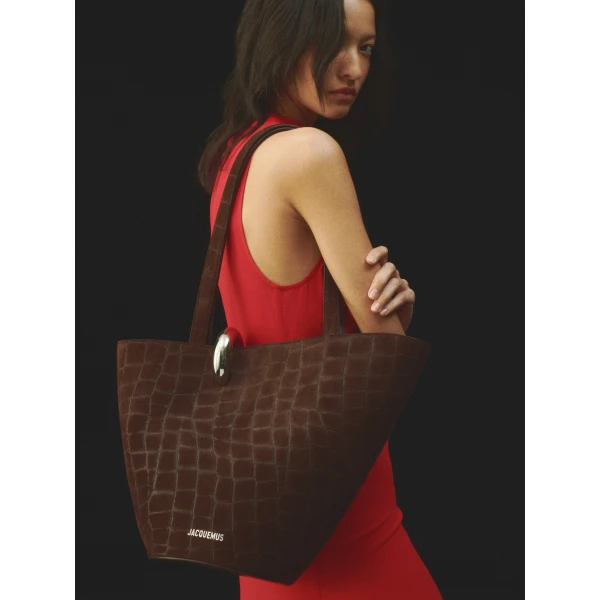 JACQUEMUS The medium Bambola, view 5