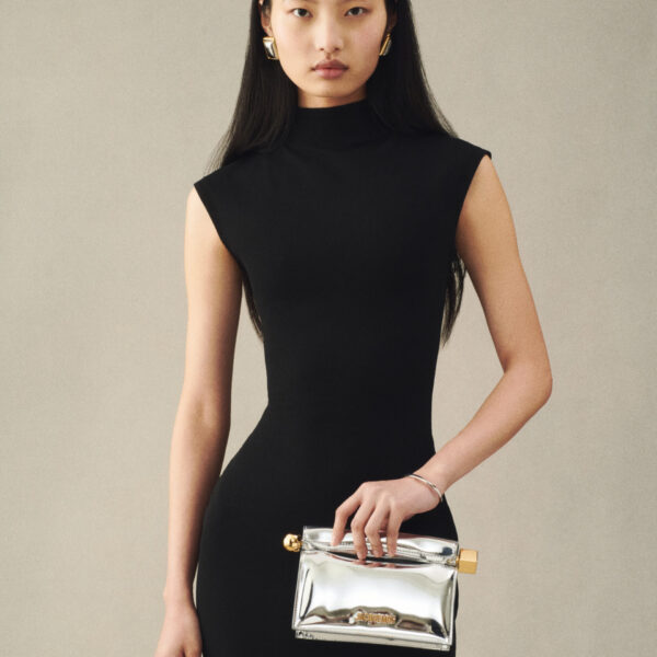 Jacquemus The small Rond Carré clutch - Jacquemus Clutch Bags - Le Chiquito Style - Shop at Coveti