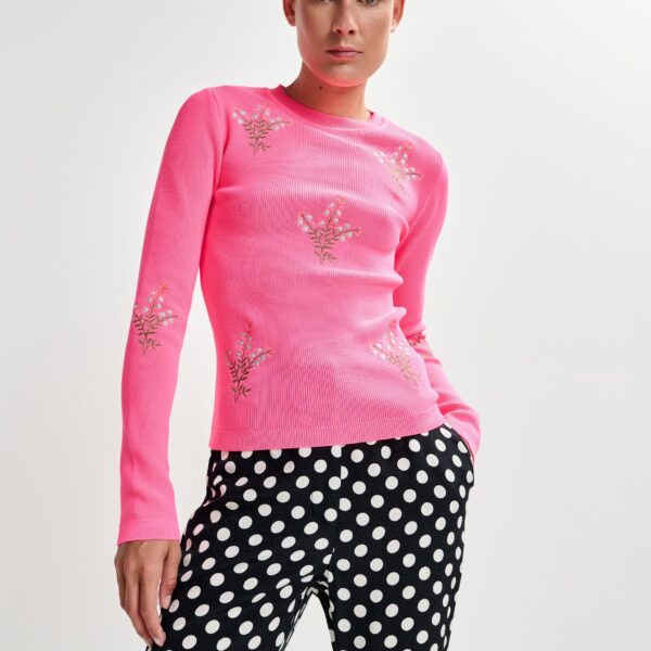 Essentiel Antwerp Pink knitted sweater with floral embroideries - Essentiel Antwerp Knitwear - Colorful Belgian Design - Shop at Coveti