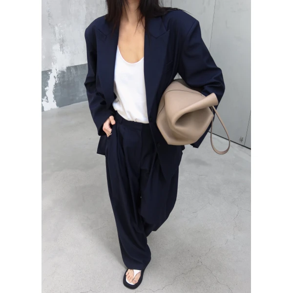 The Frankie Shop Canmore Pleated Trousers – Navy, view 4