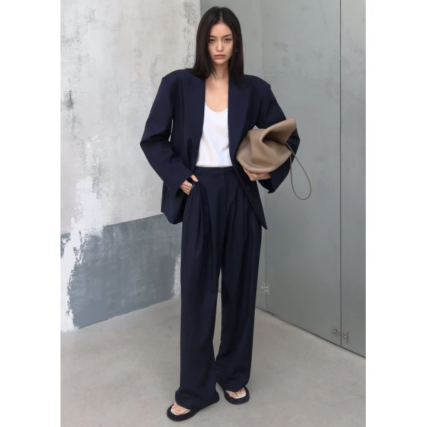 The Frankie Shop Canmore Pleated Trousers – Navy, view 5