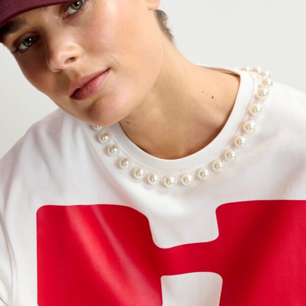 Essentiel Antwerp White and red oversized cotton T-shirt with "HUH?"- print and bead embellishments - Essentiel Antwerp Shirts - Colorful Belgian Design - Shop at Coveti
