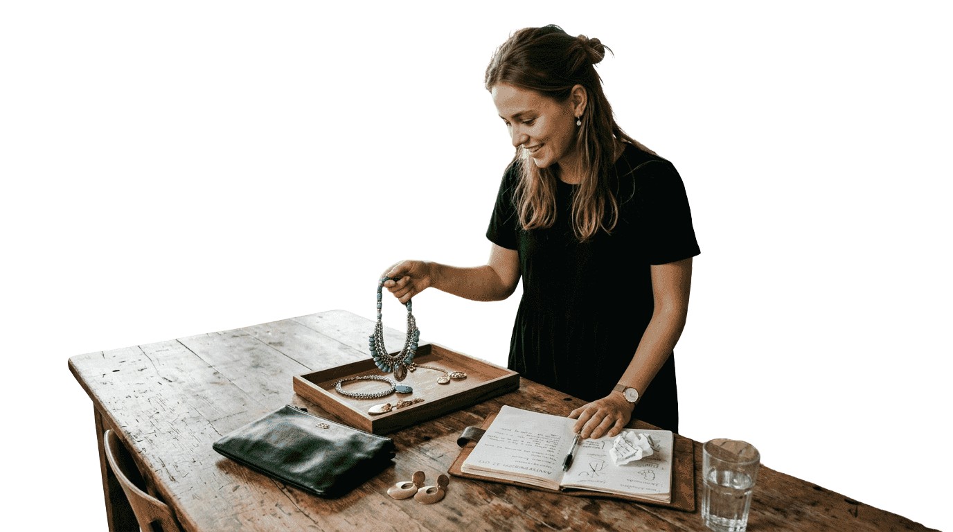 Vrouw maakt haar look compleet met stijlvolle luxe accessoires