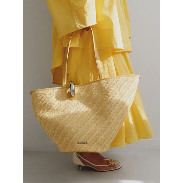 JACQUEMUS The Bambola Asymmetric bucket bag., view 2