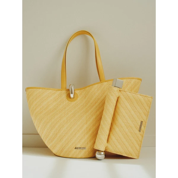 JACQUEMUS The Bambola Asymmetric bucket bag., view 4