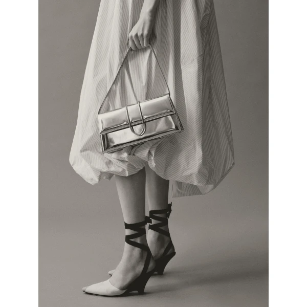 JACQUEMUS The long Bambino Long metal flap bag., view 3