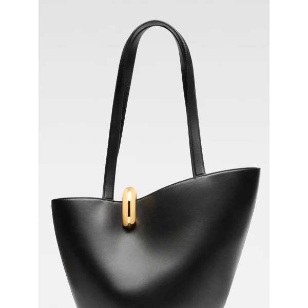 JACQUEMUS The medium Bambola Medium asymmetric bucket bag., view 4