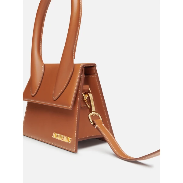 JACQUEMUS The medium Chiquito Signature handbag., view 4