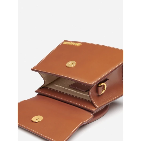 JACQUEMUS The medium Chiquito Signature handbag., view 5