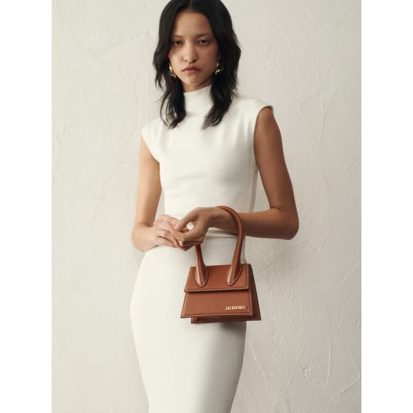 JACQUEMUS The medium Chiquito Signature handbag., view 6