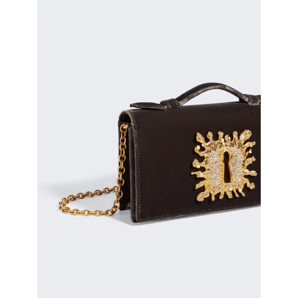 Schiaparelli nose bag