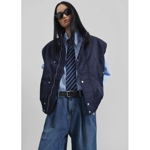 The Frankie Shop Aysen Sleeveless Bomber Jacket – Navy, view 3