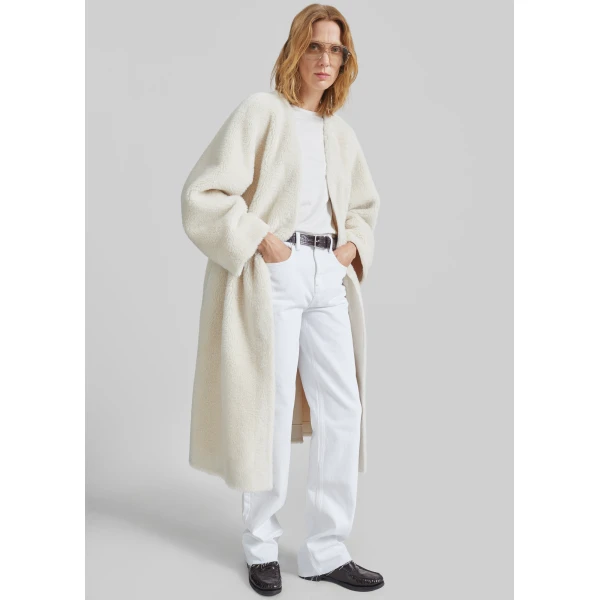 The Frankie Shop Livigno Faux Shearling Coat – Ivory, view 5