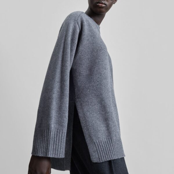 The Frankie Shop Loulou De Saison Safi Lds Cashmere Blend Sweater - Anthracite Melange - Oversized Minimalist Knitwear in Grey - Shop at Coveti