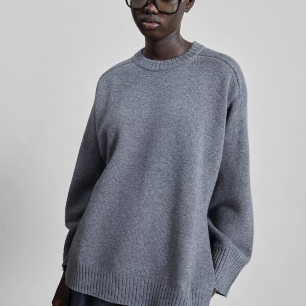 The Frankie Shop Loulou De Saison Safi Lds Cashmere Blend Sweater - Anthracite Melange - Oversized Minimalist Knitwear in Grey - Shop at Coveti